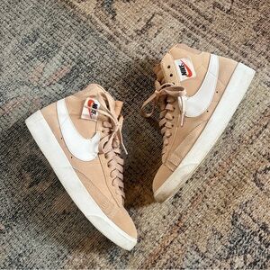 Nike Light Pink High-Top Sneakers sz 7